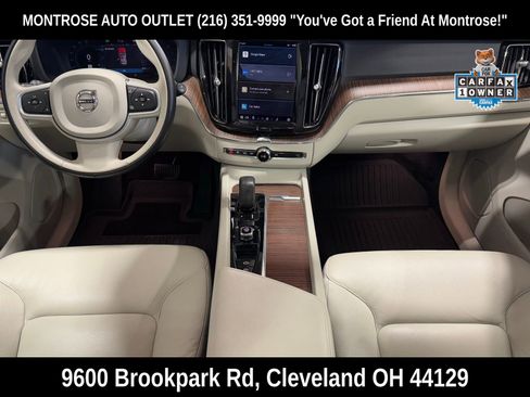 Used 2022 Volvo XC60 B5 Momentum image 2