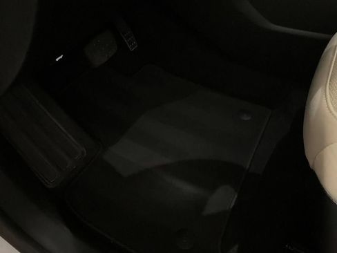 Used 2023 Chevrolet Traverse LS FWD image 17