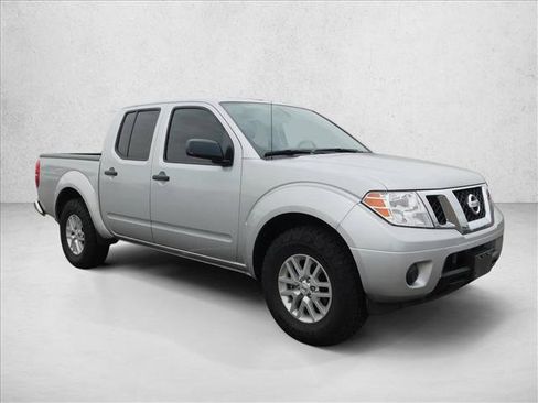 Used 2017 Nissan Frontier SV image 3