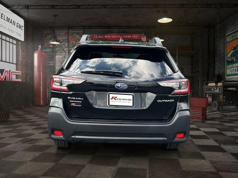 Used 2023 Subaru Outback Premium AWD/4WD image 6