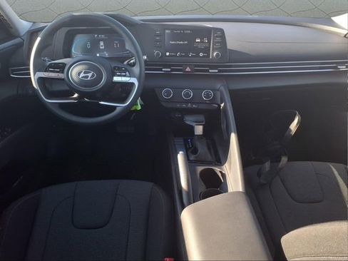 New 2026 Hyundai Elantra SE image 11