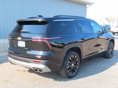 Used 2025 Chevrolet Traverse LT w/ Sun and Wheel Package AWD/4WD image 3