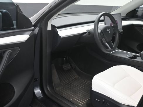 Used 2024 Tesla Model Y Long Range AWD/4WD image 10