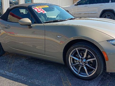 Used 2023 MAZDA MX-5 Miata Grand Touring image 3