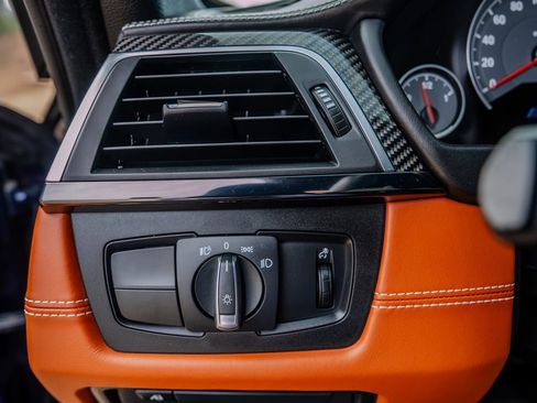 Used 2018 BMW M4 Convertible image 22