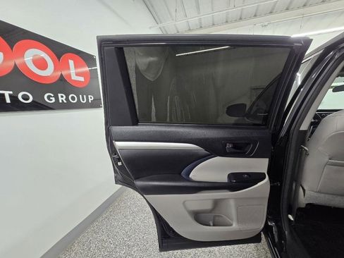 Used 2016 Toyota Highlander Plus FWD image 27