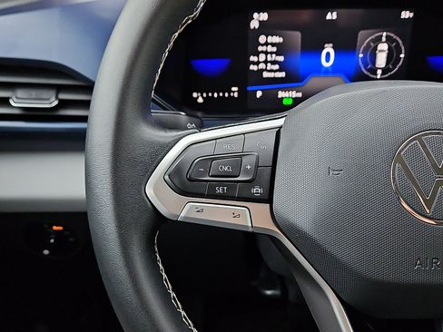 Certified 2022 Volkswagen Taos SE image 16