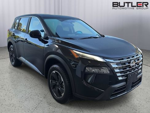 Used 2025 Nissan Rogue SV FWD image 8