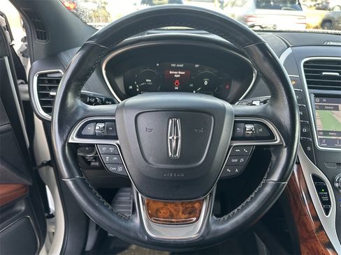 Used 2020 Lincoln Nautilus Reserve image 11