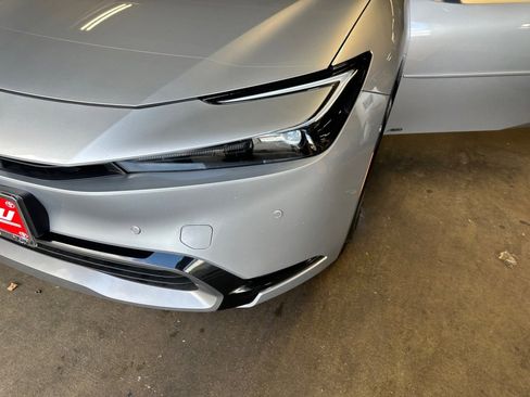 Used 2025 Toyota Prius Limited image 30