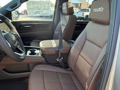 New 2026 Chevrolet Suburban High Country image 14