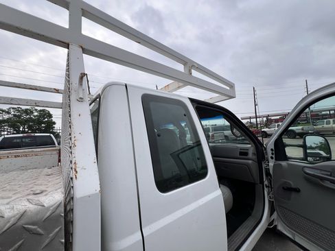 Used 2001 Ford F350 XL image 77