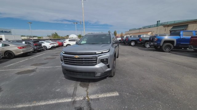 Certified 2026 Chevrolet Traverse LT w/ Driver Confidence Package FWD image 2