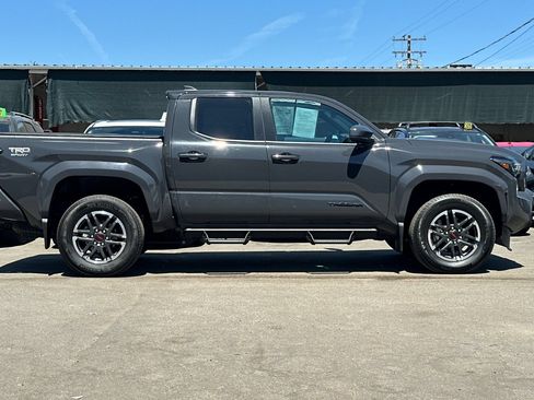 Used 2025 Toyota Tacoma TRD Sport AWD/4WD image 3