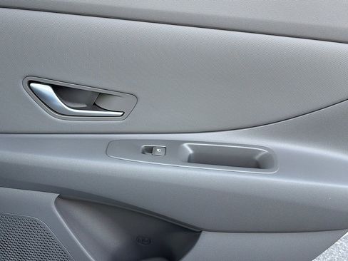 Used 2025 Hyundai Elantra SEL image 22