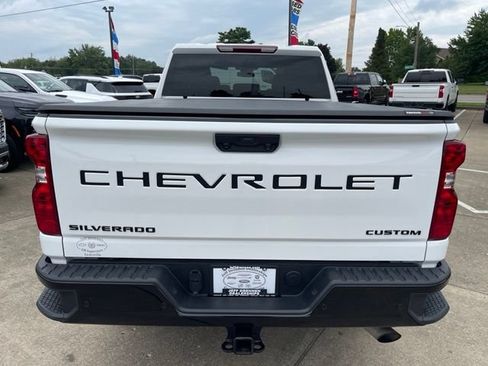 Used 2024 Chevrolet Silverado 2500 Custom w/ Custom Value Package AWD/4WD image 6