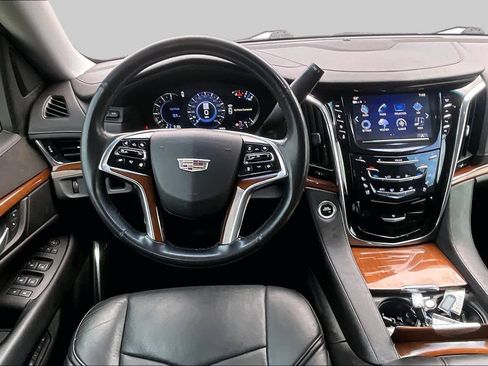 Used 2017 Cadillac Escalade Premium Luxury RWD image 5
