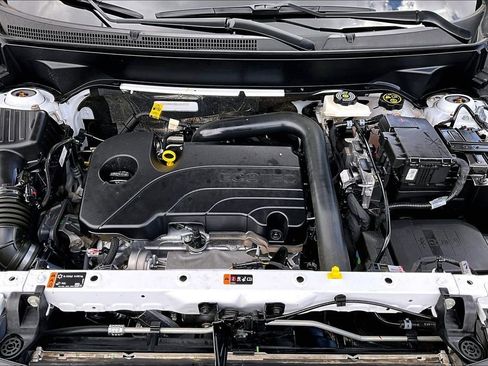 Used 2024 Chevrolet Equinox Premier FWD image 9
