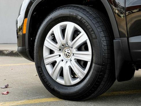 Used 2017 Volkswagen Tiguan S image 51