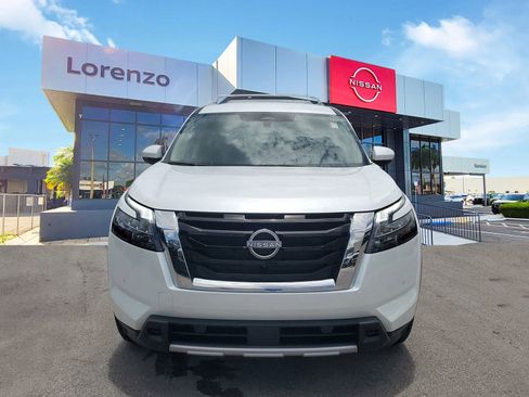 Certified 2025 Nissan Pathfinder SL image 2