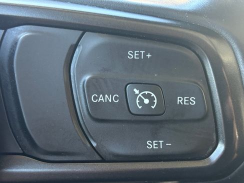 Used 2018 Jeep Wrangler Unlimited Sport S AWD/4WD image 17