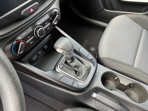 Used 2025 Kia Soul LX w/ LX Technology Package FWD image 34