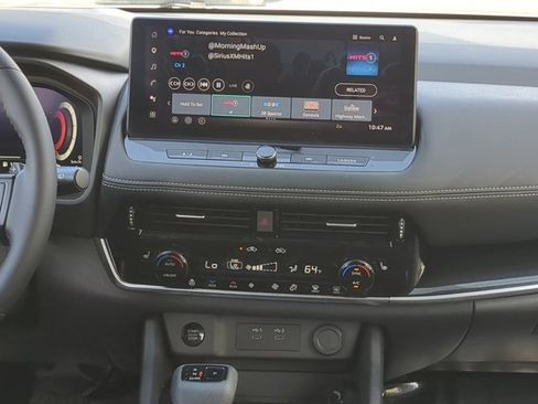 Certified 2025 Nissan Rogue SL w/ Tech Package FWD image 18