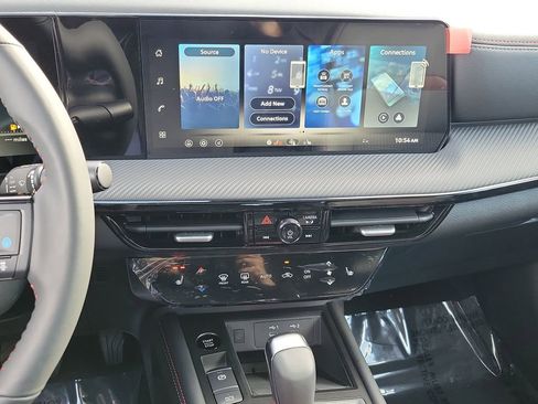 New 2026 Nissan Kicks SR w/ SR Premium Package FWD image 9