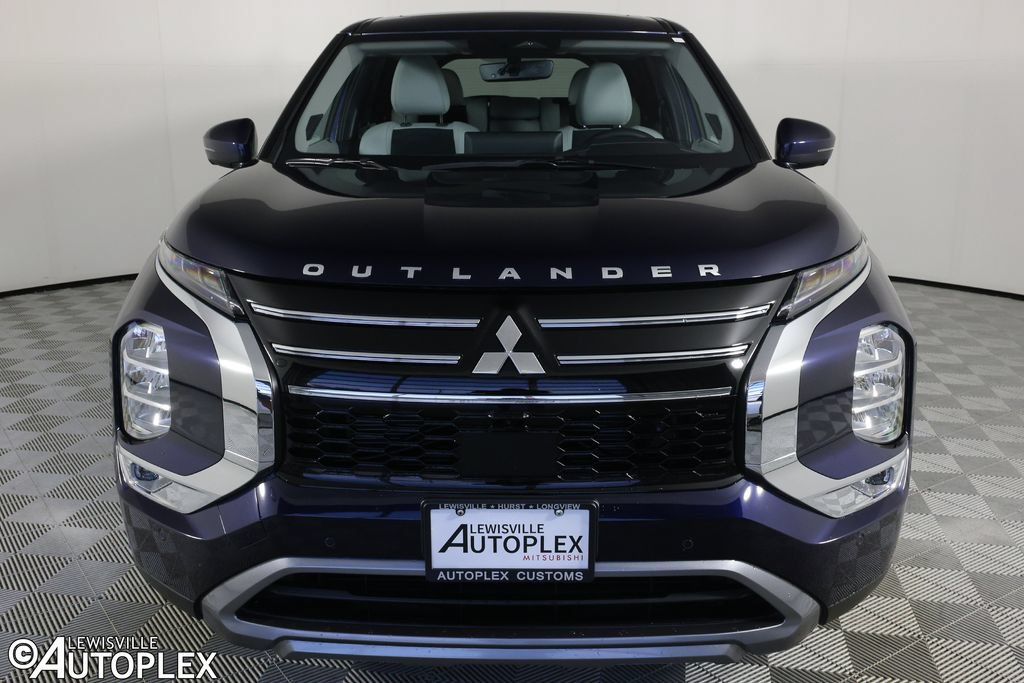 Used 2025 Mitsubishi Outlander SE FWD image 2