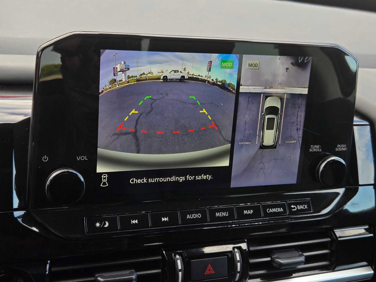 Used 2025 Nissan Pathfinder SL FWD image 14