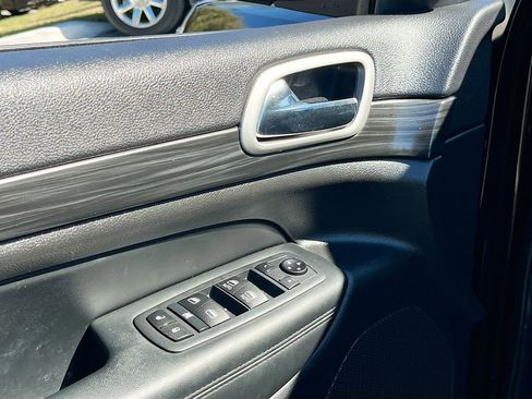 Used 2021 Jeep Grand Cherokee Laredo X image 18