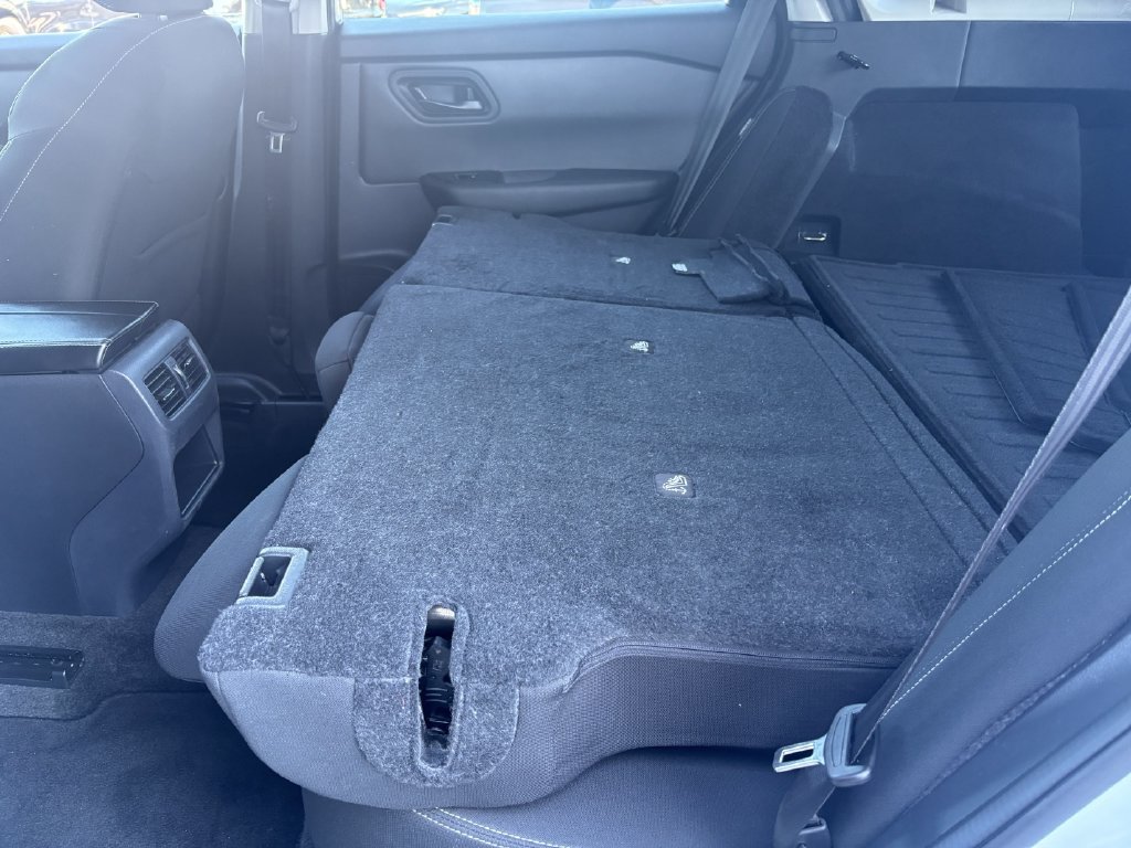 Used 2025 Nissan Rogue S AWD/4WD image 24