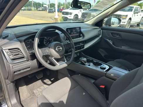 Used 2024 Nissan Rogue S AWD/4WD image 12