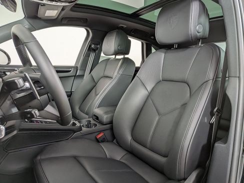 New 2026 Porsche Macan AWD/4WD image 5