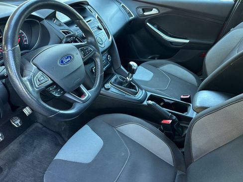 Used 2017 Ford Focus ST FWD image 9