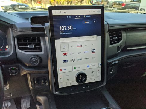 Used 2024 Ford Expedition Platinum image 27