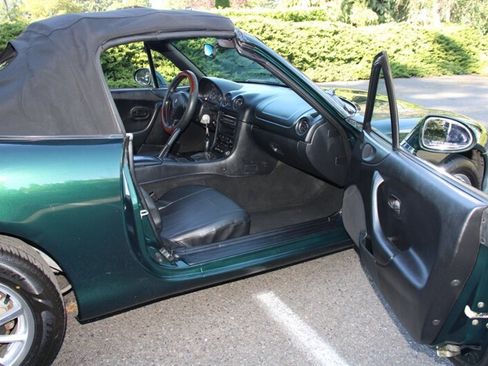 Used 1999 MAZDA MX-5 Miata RWD image 19