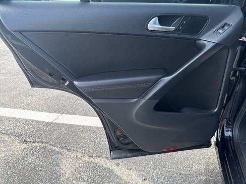 Used 2017 Volkswagen Tiguan S image 21