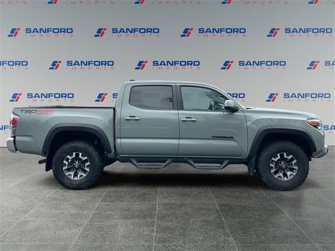 Used 2022 Toyota Tacoma TRD Off-Road image 6