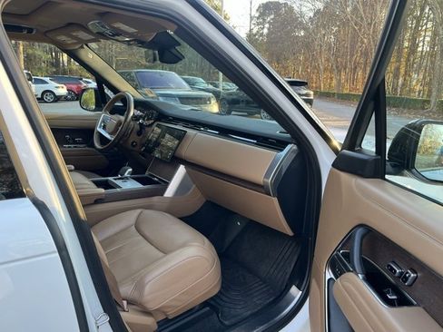 Used 2024 Land Rover Range Rover SE image 10