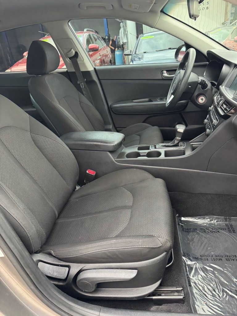 Used 2017 Kia Optima LX w/ Convenience Plus Package FWD image 9