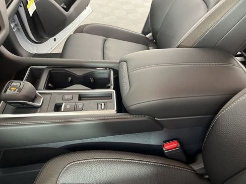 New 2025 Nissan Pathfinder SL image 30