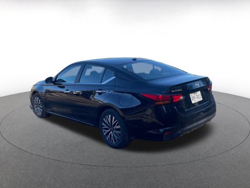 Used 2025 Nissan Altima 2.5 SV image 10
