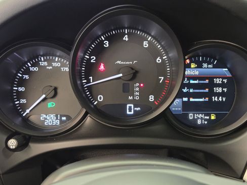 Certified 2024 Porsche Macan Turbo AWD/4WD image 20