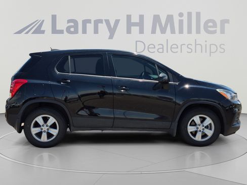 Used 2020 Chevrolet Trax LS w/ Tint and Cruise Package FWD image 6