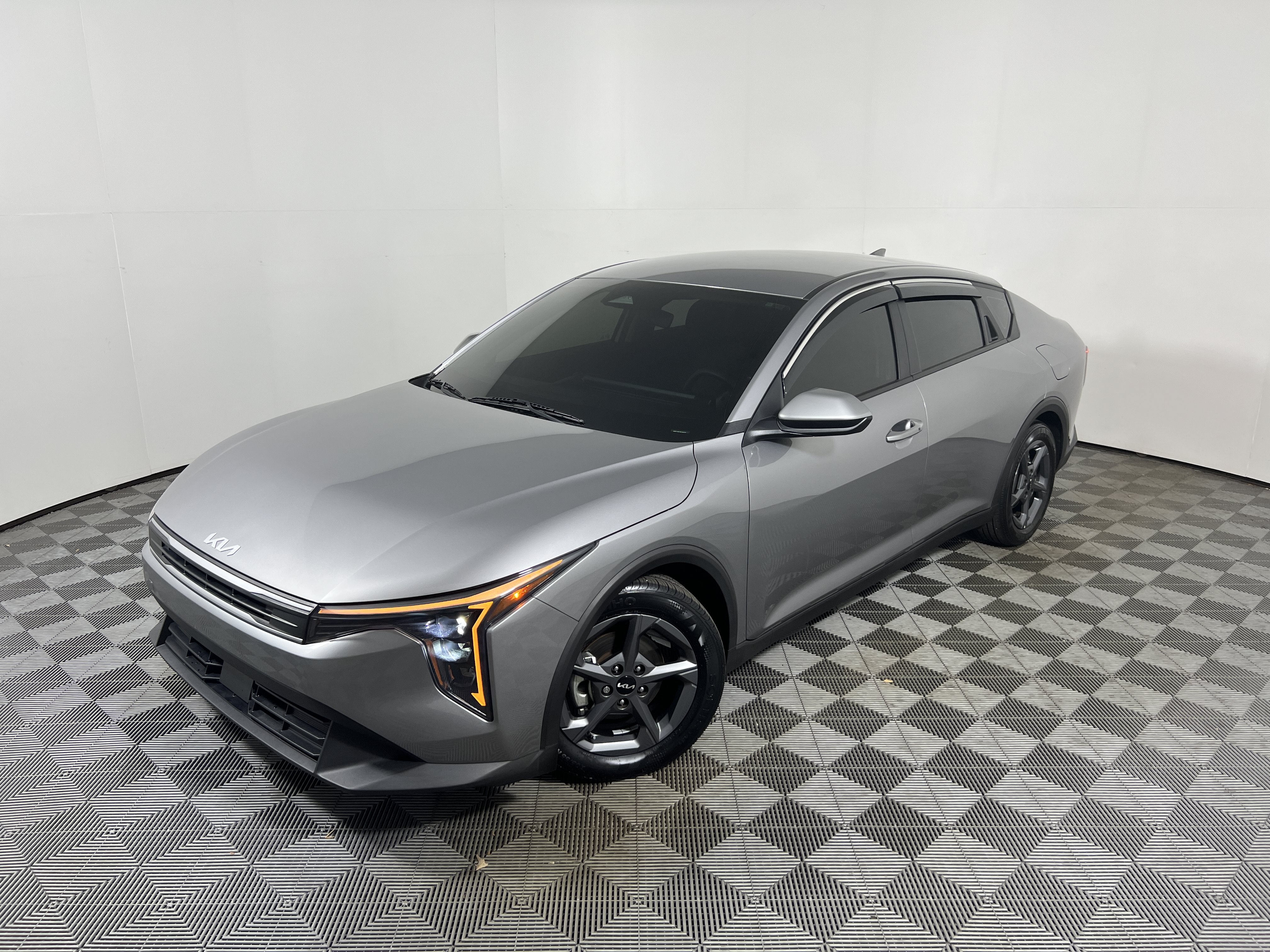 Used 2025 Kia K4 FWD image 1