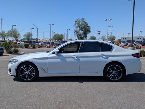 Used 2021 BMW 530i w/ Convenience Package RWD image 2