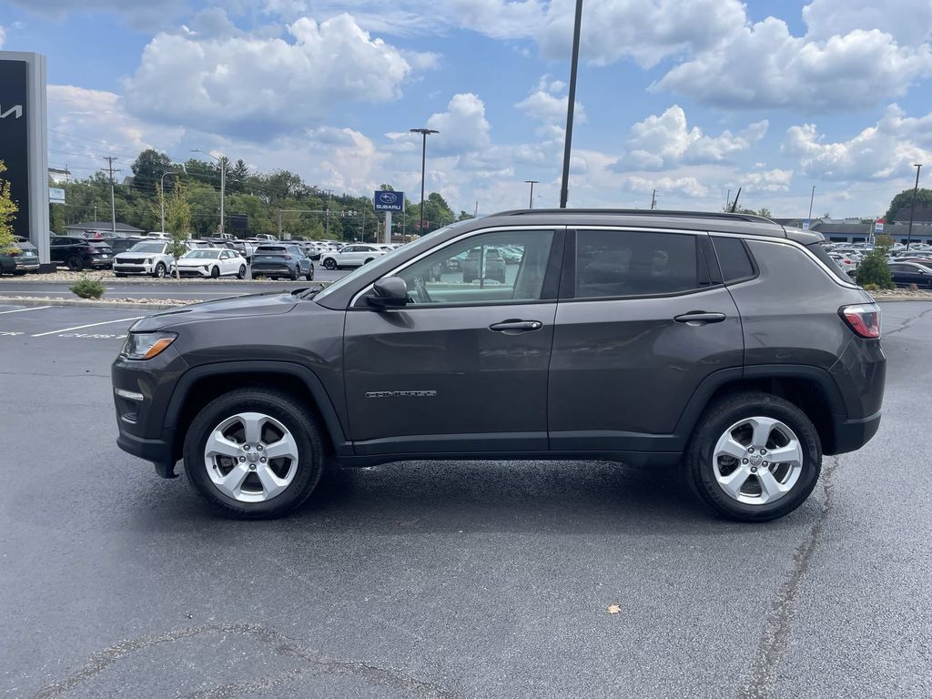 Used 2018 Jeep Compass Latitude AWD/4WD image 3
