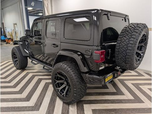 Used 2022 Jeep Wrangler Unlimited Sahara AWD/4WD image 23