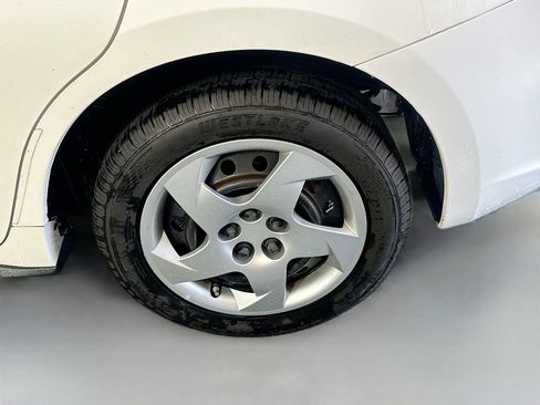 Used 2010 Pontiac Vibe w/ Preferred Package FWD image 27